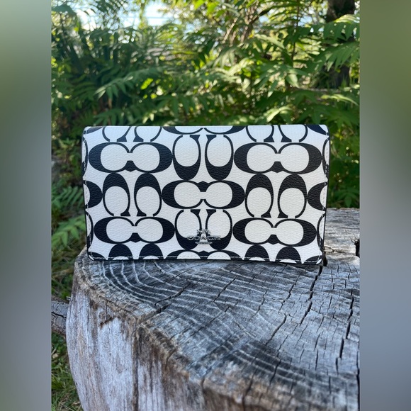Coach NWT Limited Anna Foldover Clutch - Picture 1 of 11